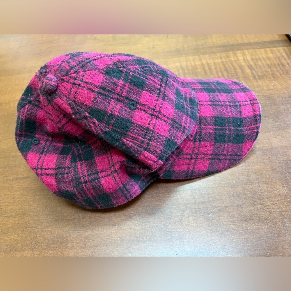 Plaid women’s ball cap, dark pink and black.